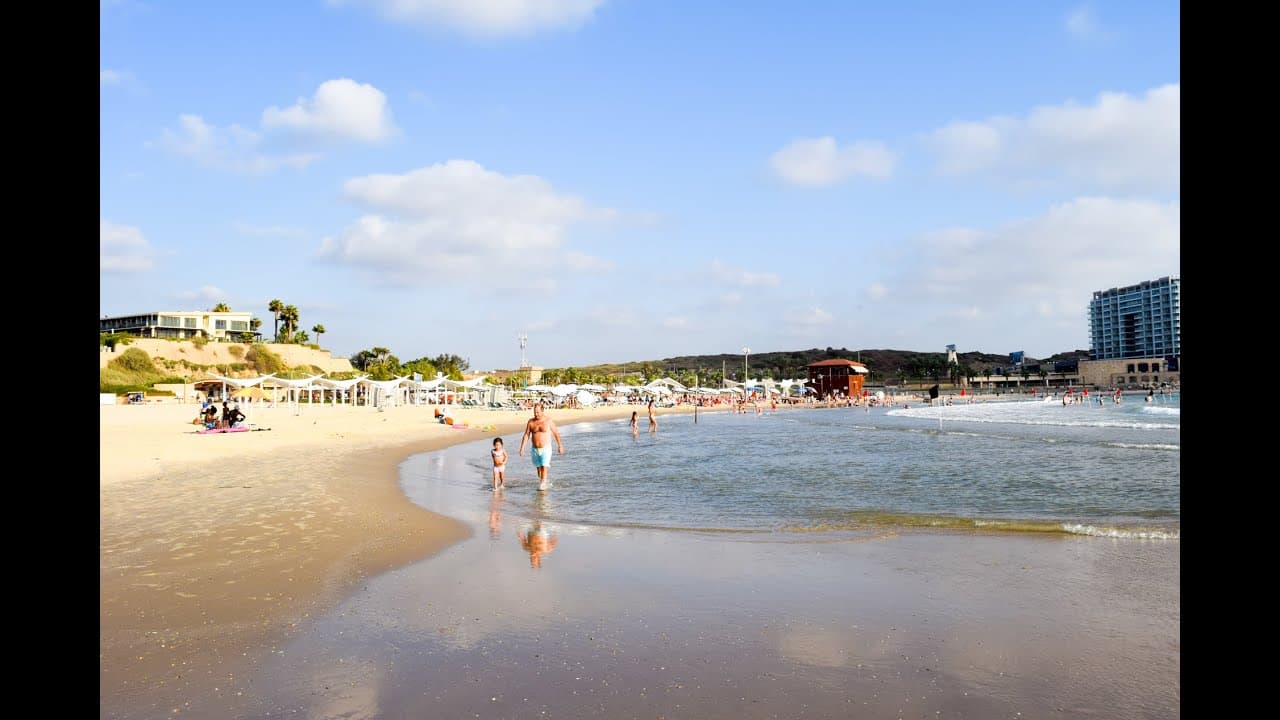 חוף אכאדיה, הרצליה